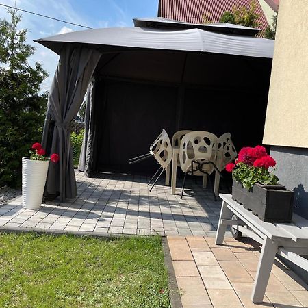 Mieszkanie Na Osiedlu Siedemsetlecia Uniejow Esterno foto